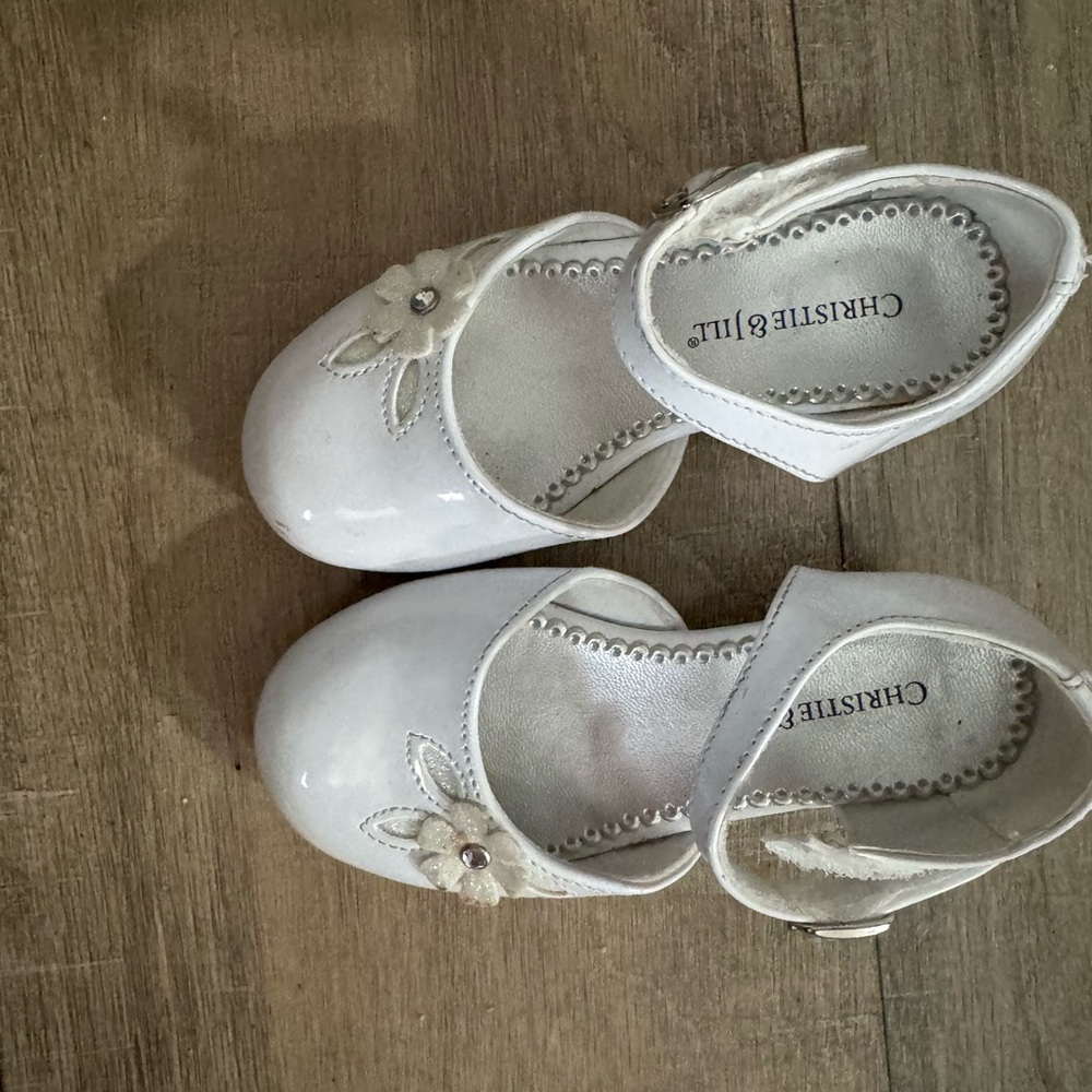 Christie & Jill White Girls' Floral Mary Jane Dress Shoes